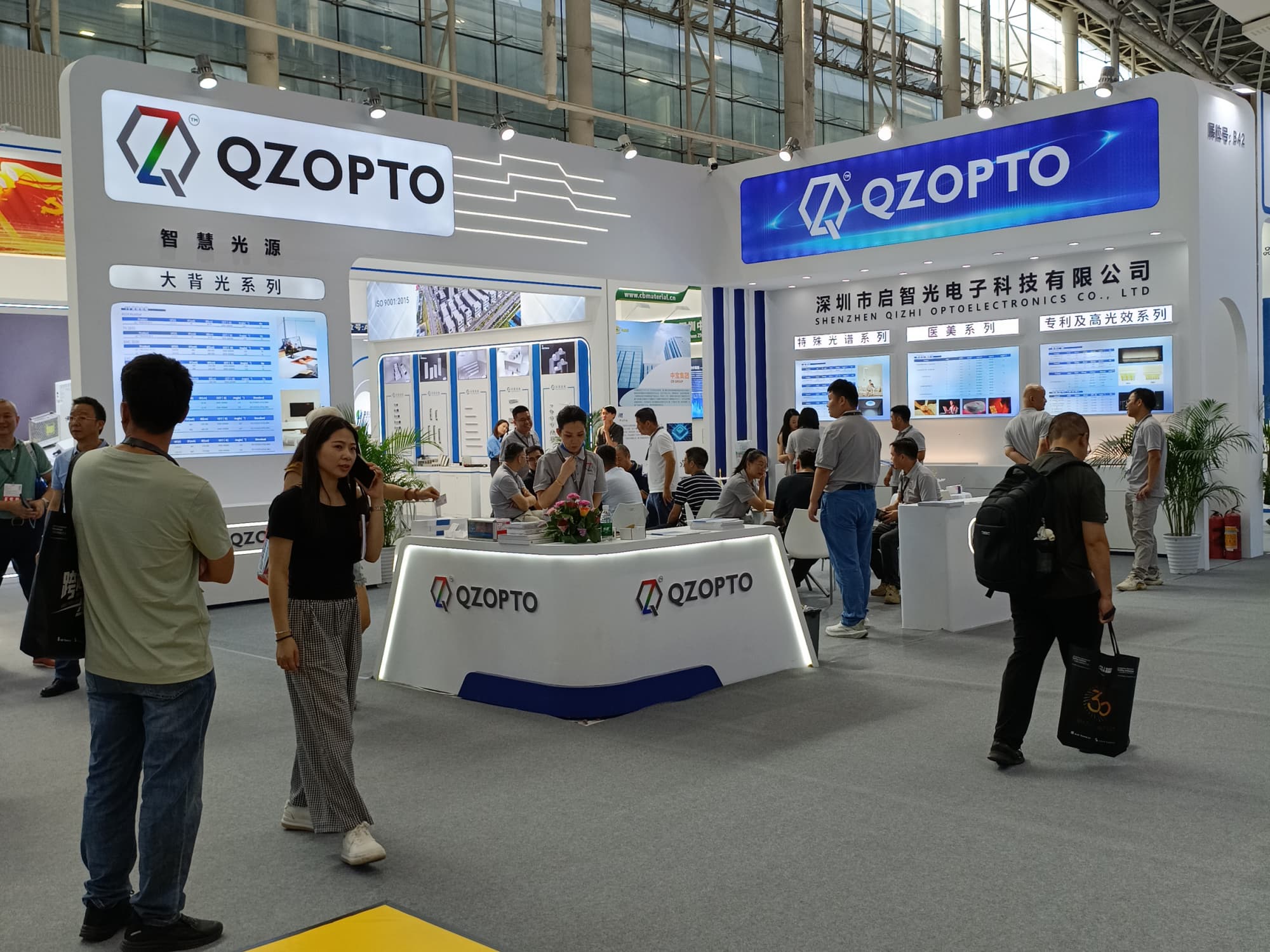 展位小、預算有限？照樣做出高端吸睛的照明展臺