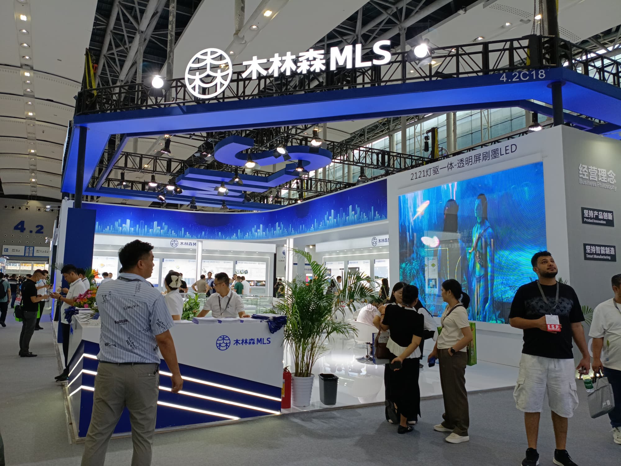 聲光展展臺(tái)結(jié)構(gòu)安全設(shè)計(jì)：承重與布線規(guī)范，消除現(xiàn)場(chǎng)隱患