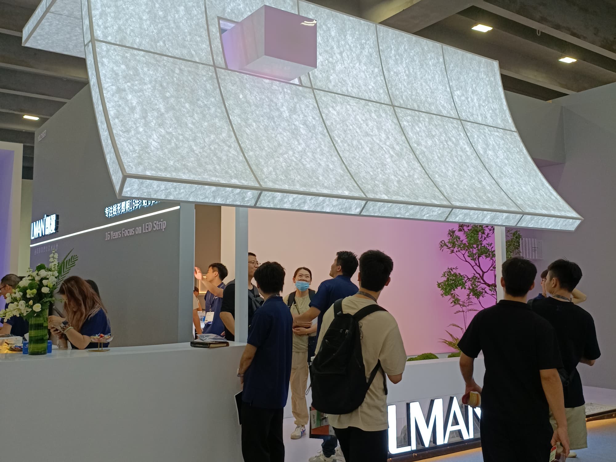 光亞展展臺設(shè)計：智能照明場景搭建，凸顯品牌技術(shù)實力