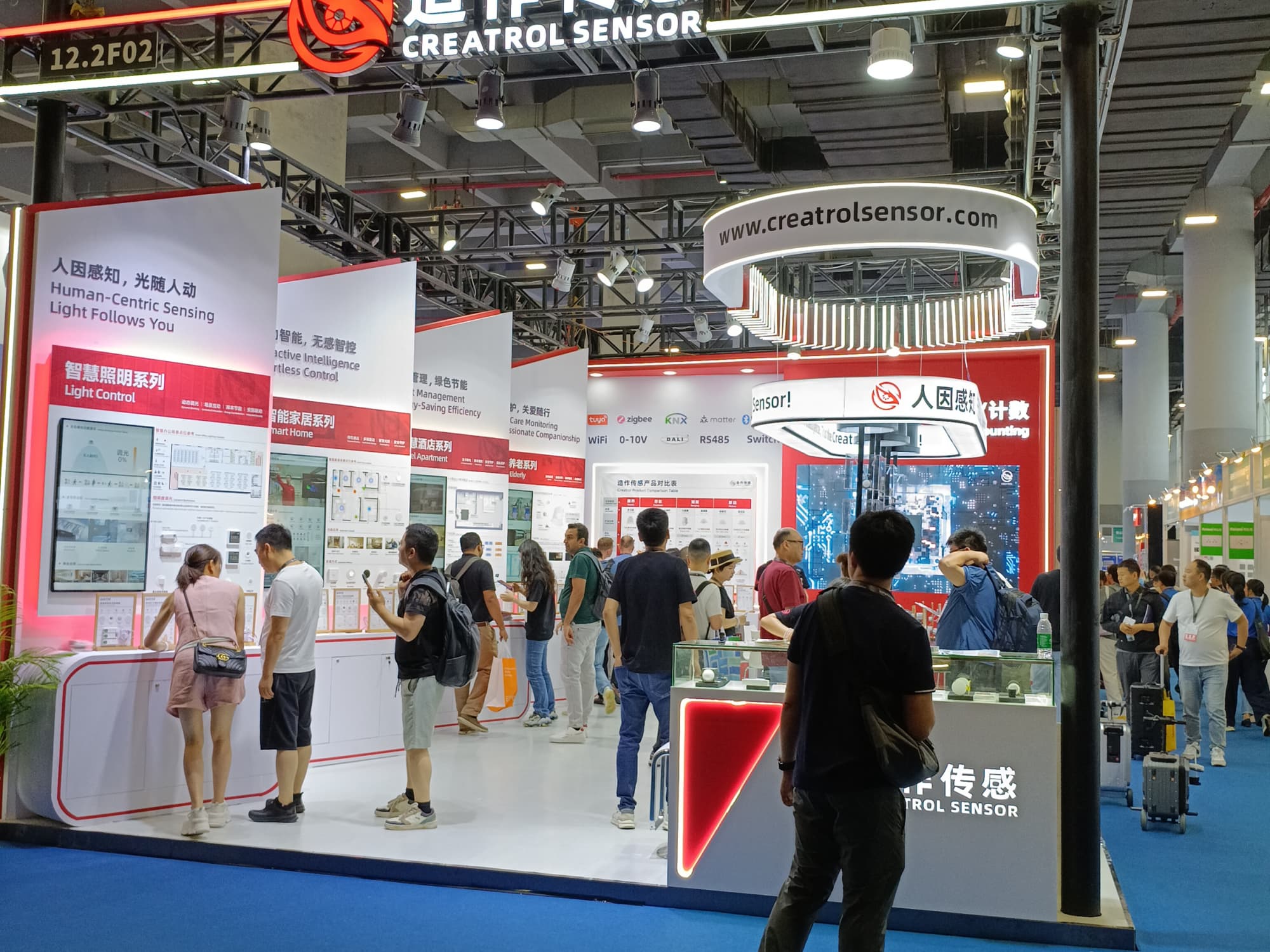 廣州光亞展展臺定制：空間高效利用，小展位也有大展示效果